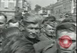 Immagine di Prigionieri tedeschi Parigi Francia, 1944, secondo 52 filmato di repertorio 65675065433