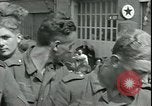 Immagine di Prigionieri tedeschi Parigi Francia, 1944, secondo 59 filmato di repertorio 65675065433