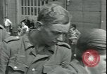 Immagine di Prigionieri tedeschi Parigi Francia, 1944, secondo 61 filmato di repertorio 65675065433