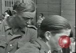 Immagine di Prigionieri tedeschi Parigi Francia, 1944, secondo 62 filmato di repertorio 65675065433
