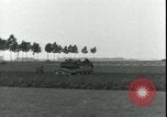 Standbild USA 7th Army Division Montmartre Paris Frankreich, 1944, aus Sekunde 27 historischem Filmmaterial Videoclip 65675065434