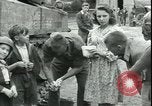 Standbild USA Soldaten Chateau-Thierry Frankreich, 1944, aus Sekunde 33 historischem Filmmaterial Videoclip 65675065437
