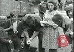 Standbild USA Soldaten Chateau-Thierry Frankreich, 1944, aus Sekunde 34 historischem Filmmaterial Videoclip 65675065437