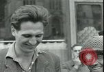 Standbild USA Soldaten Chateau-Thierry Frankreich, 1944, aus Sekunde 43 historischem Filmmaterial Videoclip 65675065437