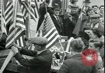 Immagine di La vittoria nella Giornata dell'Europa Londra Inghilterra Regno Unito, 1945, secondo 16 filmato di repertorio 65675065444