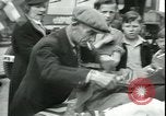 Immagine di La vittoria nella Giornata dell'Europa Londra Inghilterra Regno Unito, 1945, secondo 20 filmato di repertorio 65675065444