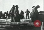 Standbild alliierten Soldaten litauischen vorne, 1942, aus Sekunde 12 historischem Filmmaterial Videoclip 65675065453