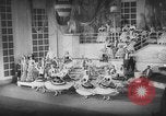 Image Officiers militaires allemands occupent des rangs de sièges avant pour une performance à un théâtre à Berlin Berlin Allemagne, 1941, de la seconde 4 séquences d'archives historiques vidéo 65675065466