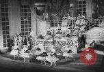 Image Officiers militaires allemands occupent des rangs de sièges avant pour une performance à un théâtre à Berlin Berlin Allemagne, 1941, de la seconde 8 séquences d'archives historiques vidéo 65675065466