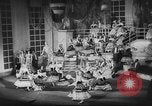 Image Officiers militaires allemands occupent des rangs de sièges avant pour une performance à un théâtre à Berlin Berlin Allemagne, 1941, de la seconde 33 séquences d'archives historiques vidéo 65675065466
