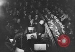 Image Officiers militaires allemands occupent des rangs de sièges avant pour une performance à un théâtre à Berlin Berlin Allemagne, 1941, de la seconde 59 séquences d'archives historiques vidéo 65675065466