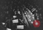 Image Officiers militaires allemands occupent des rangs de sièges avant pour une performance à un théâtre à Berlin Berlin Allemagne, 1941, de la seconde 61 séquences d'archives historiques vidéo 65675065466