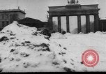 Image Porte de Brandebourg durant tempête à Berlin Allemagne Berlin Allemagne, 1941, de la seconde 3 séquences d'archives historiques vidéo 65675065467