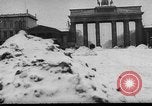 Image Porte de Brandebourg durant tempête à Berlin Allemagne Berlin Allemagne, 1941, de la seconde 4 séquences d'archives historiques vidéo 65675065467