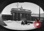 Image Porte de Brandebourg durant tempête à Berlin Allemagne Berlin Allemagne, 1941, de la seconde 5 séquences d'archives historiques vidéo 65675065467