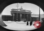 Image Porte de Brandebourg durant tempête à Berlin Allemagne Berlin Allemagne, 1941, de la seconde 6 séquences d'archives historiques vidéo 65675065467