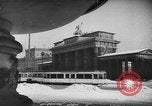 Image Porte de Brandebourg durant tempête à Berlin Allemagne Berlin Allemagne, 1941, de la seconde 7 séquences d'archives historiques vidéo 65675065467