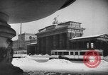 Image Porte de Brandebourg durant tempête à Berlin Allemagne Berlin Allemagne, 1941, de la seconde 8 séquences d'archives historiques vidéo 65675065467