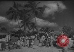 Image Les modèles posent pour les artistes sur une plage de Floride Florida USA, 1941, de la seconde 4 séquences d'archives historiques vidéo 65675065469