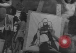 Image Les modèles posent pour les artistes sur une plage de Floride Florida USA, 1941, de la seconde 10 séquences d'archives historiques vidéo 65675065469