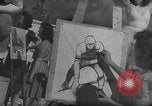 Image Les modèles posent pour les artistes sur une plage de Floride Florida USA, 1941, de la seconde 11 séquences d'archives historiques vidéo 65675065469