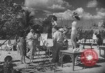 Image Les modèles posent pour les artistes sur une plage de Floride Florida USA, 1941, de la seconde 21 séquences d'archives historiques vidéo 65675065469