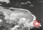 Standbild Doolittle Raid über Marcus Insel Marcus Island Pacific Ocean, 1942, aus Sekunde 11 historischem Filmmaterial Videoclip 65675065473
