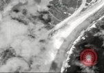 Standbild Doolittle Raid über Marcus Insel Marcus Island Pacific Ocean, 1942, aus Sekunde 13 historischem Filmmaterial Videoclip 65675065473