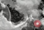 Standbild Doolittle Raid über Marcus Insel Marcus Island Pacific Ocean, 1942, aus Sekunde 30 historischem Filmmaterial Videoclip 65675065473