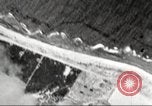 Standbild Doolittle Raid über Marcus Insel Marcus Island Pacific Ocean, 1942, aus Sekunde 41 historischem Filmmaterial Videoclip 65675065473