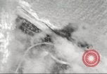 Standbild Doolittle Raid über Marcus Insel Marcus Island Pacific Ocean, 1942, aus Sekunde 50 historischem Filmmaterial Videoclip 65675065473