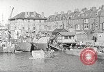 Immagine di Le truppe USA in landing craft traghettato per navi da trasporto Weymouth England Regno Unito, 1944, secondo 29 filmato di repertorio 65675065479