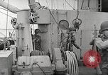Immagine di Le truppe USA in landing craft traghettato per navi da trasporto Weymouth England Regno Unito, 1944, secondo 58 filmato di repertorio 65675065479