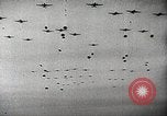 Immagine di Il D-day durante lo sbarco in Normandia della seconda guerra mondiale Normandia Francia, 1944, secondo 29 filmato di repertorio 65675065481