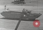Immagine di Scene di Omaha Beach dopo essendo fissato nella seconda guerra mondiale Normandia Francia, 1944, secondo 3 filmato di repertorio 65675065483