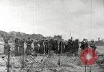 Immagine di Scene di Omaha Beach dopo essendo fissato nella seconda guerra mondiale Normandia Francia, 1944, secondo 4 filmato di repertorio 65675065483
