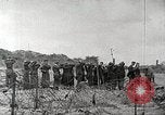 Immagine di Scene di Omaha Beach dopo essendo fissato nella seconda guerra mondiale Normandia Francia, 1944, secondo 6 filmato di repertorio 65675065483