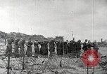 Immagine di Scene di Omaha Beach dopo essendo fissato nella seconda guerra mondiale Normandia Francia, 1944, secondo 8 filmato di repertorio 65675065483