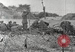 Immagine di Scene di Omaha Beach dopo essendo fissato nella seconda guerra mondiale Normandia Francia, 1944, secondo 13 filmato di repertorio 65675065483