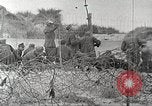 Immagine di Scene di Omaha Beach dopo essendo fissato nella seconda guerra mondiale Normandia Francia, 1944, secondo 14 filmato di repertorio 65675065483
