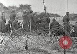Immagine di Scene di Omaha Beach dopo essendo fissato nella seconda guerra mondiale Normandia Francia, 1944, secondo 16 filmato di repertorio 65675065483