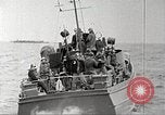 Immagine di Scene di Omaha Beach dopo essendo fissato nella seconda guerra mondiale Normandia Francia, 1944, secondo 22 filmato di repertorio 65675065483