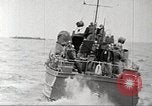 Immagine di Scene di Omaha Beach dopo essendo fissato nella seconda guerra mondiale Normandia Francia, 1944, secondo 23 filmato di repertorio 65675065483