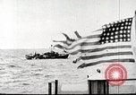 Immagine di Scene di Omaha Beach dopo essendo fissato nella seconda guerra mondiale Normandia Francia, 1944, secondo 27 filmato di repertorio 65675065483