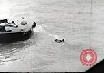 Immagine di Scene di Omaha Beach dopo essendo fissato nella seconda guerra mondiale Normandia Francia, 1944, secondo 29 filmato di repertorio 65675065483