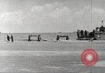 Immagine di Scene di Omaha Beach dopo essendo fissato nella seconda guerra mondiale Normandia Francia, 1944, secondo 44 filmato di repertorio 65675065483