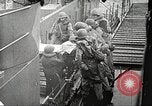 Immagine di Scene di Omaha Beach dopo essendo fissato nella seconda guerra mondiale Normandia Francia, 1944, secondo 47 filmato di repertorio 65675065483