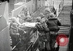 Immagine di Scene di Omaha Beach dopo essendo fissato nella seconda guerra mondiale Normandia Francia, 1944, secondo 49 filmato di repertorio 65675065483