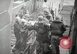 Immagine di Scene di Omaha Beach dopo essendo fissato nella seconda guerra mondiale Normandia Francia, 1944, secondo 51 filmato di repertorio 65675065483
