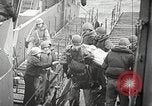 Immagine di Scene di Omaha Beach dopo essendo fissato nella seconda guerra mondiale Normandia Francia, 1944, secondo 53 filmato di repertorio 65675065483